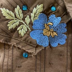 Ariat Button down with beautiful embroidery